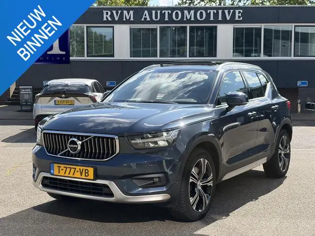 Volvo XC40 1.5 T5 Recharge Inscription VAN: 27.900,- VOOR: 25.877,- UW WKVOORDEEL: 2.023,- | AUTOMAA...