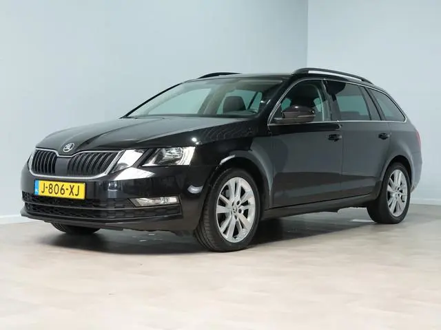 ŠKODA Octavia Combi 1.5 TSI DSG Greentech Business Ed. | Trekhaak | Navigatie | Android/Carplay | St...