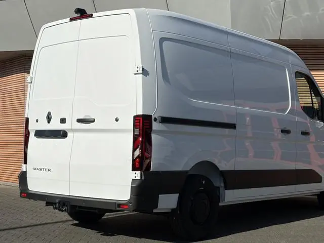 Renault Master T35 2.0 dCi 170 L2H2 Extra Trekhaak / Betimmering / Navi / Camera