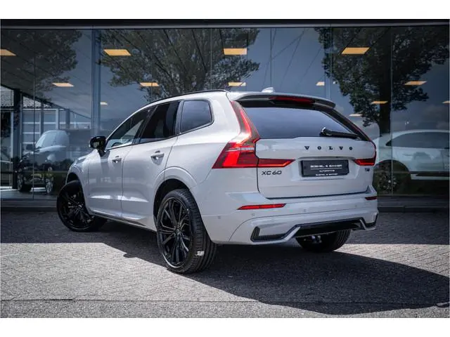 Volvo XC60 2.0 T6 Plug-in hybrid AWD Plus Black Edition **H&K**HUD** **PANODAK** Facelift!!