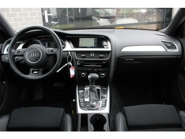 Audi A4 Limousine 2.0 TFSI Sport Edition / S-Line / Schuifdak / Xenon / N.A.P.