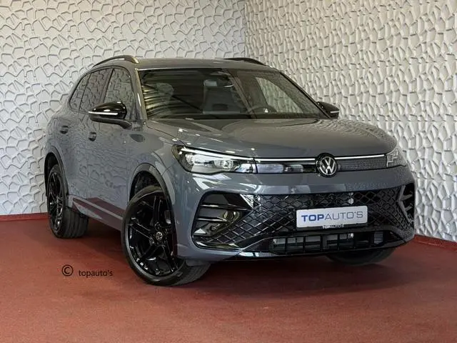 Volkswagen Tiguan 1.5 eHYBRID 272 PK R-LINE VW.TREKHAAK  BLACK PANO XL.NAVI STOEL/STUUR VERW.  BLACK...