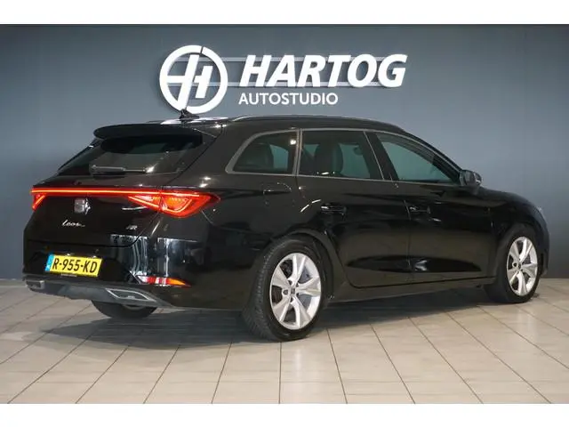 SEAT Leon Sportstourer 1.5 eTSI FR Business Intense * DEALER ONDERHOUDEN * + CAMERA / KEYLESS / ELEK...
