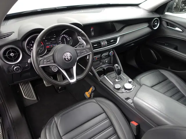 Alfa Romeo Stelvio 2.0 T 280pk AWD Veloce Aut- Panoramadak, Carbon, Memory, Camera, Sfeerverlichting...