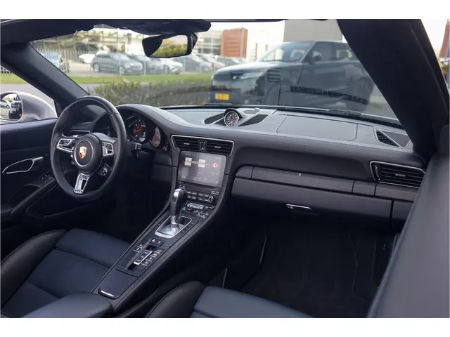 Porsche 911 Cabrio 3.0 Carrera 4 GTS | Lift | Achterasbesturing | Burmester | Stoel ventilatie |