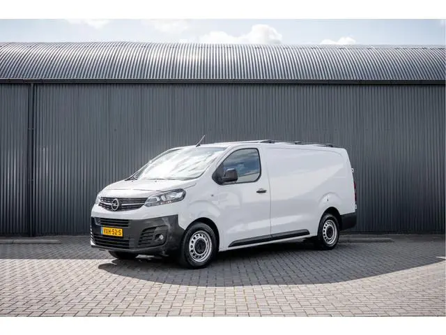 Opel Vivaro 1.5 | 3-Zits | 1e Eigenaar | Camera | Inrichting | Cruise | Airco | Trekhaak