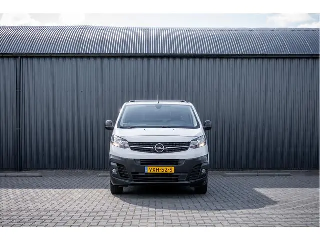 Opel Vivaro 1.5 | 3-Zits | 1e Eigenaar | Camera | Inrichting | Cruise | Airco | Trekhaak