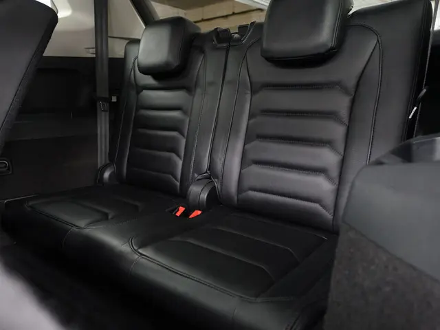 Volkswagen Tiguan Allspace 1.4 TSI R Line Aut- 7 Pers, Panoramadak, Stoelmassage, CarPlay, Ada Cruis...