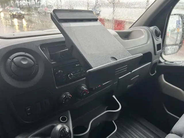 Nissan NV400