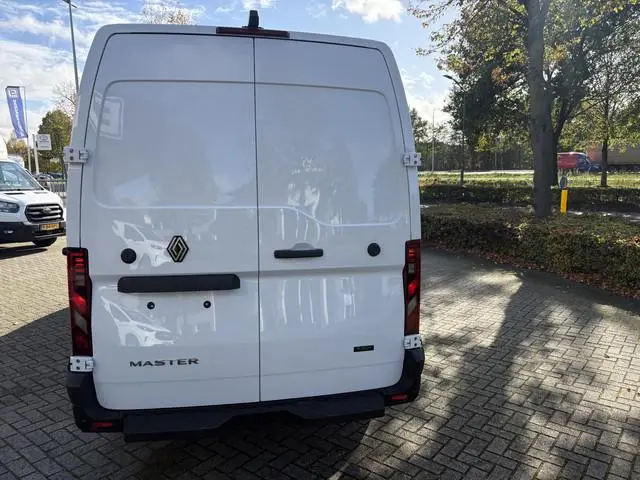 Renault Master E-Tech T35 L3H2 Advance long range 87 kWh 143pk | Trekhaak | Navi | Camera | 270gr. d...