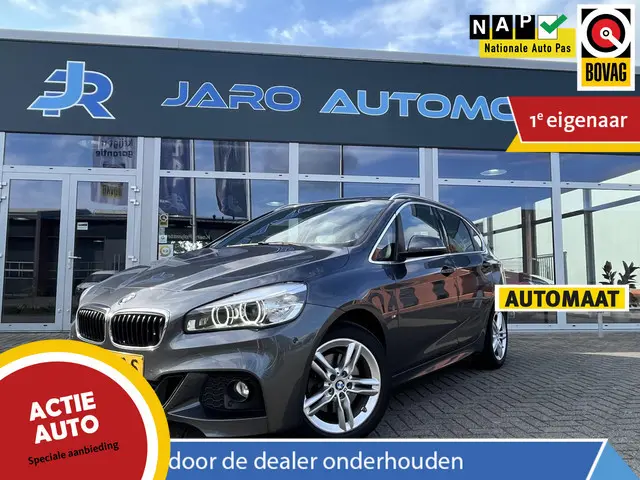 BMW 2-serie Active Tourer 220i High Executive | M-Sport | HUD | Automaat | Trekhaak afneembaar 1.500...