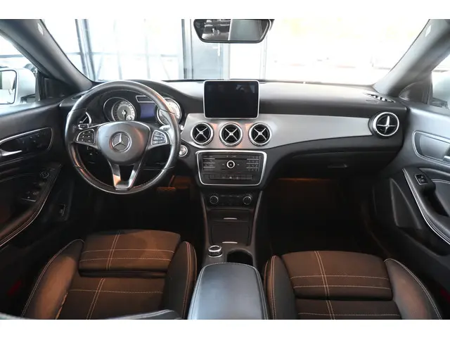 Mercedes-Benz CLA-klasse Shooting Brake 200d Brake Automaat Clima Panoramadak Cruise control Camera...