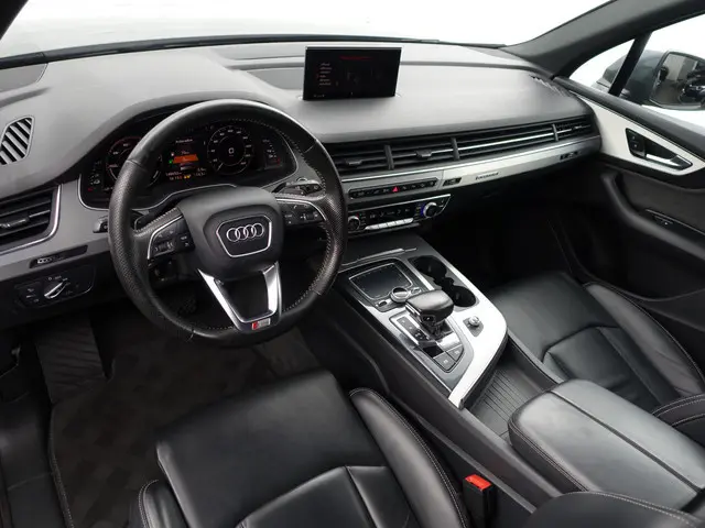 Audi Q7 3.0 TDI e-tron Quattro S Line Black Optic- Panoramadak, Luchtvering, Sfeerverlichting, Camer...