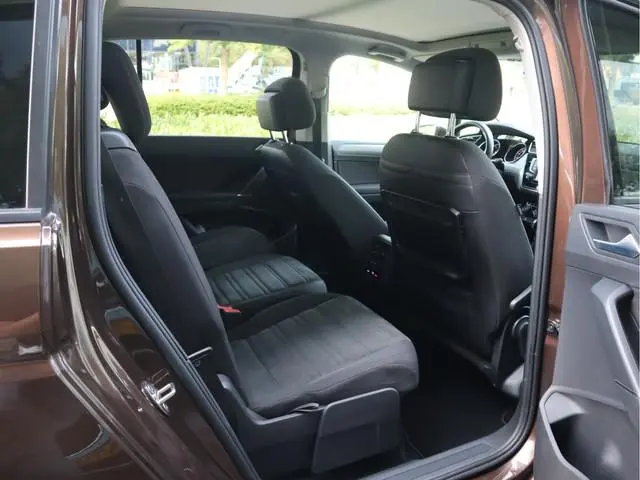 Volkswagen Touran 1.2 TSI Connected Series Navi / Climate / Trekh / Pano / 7 Persoons
