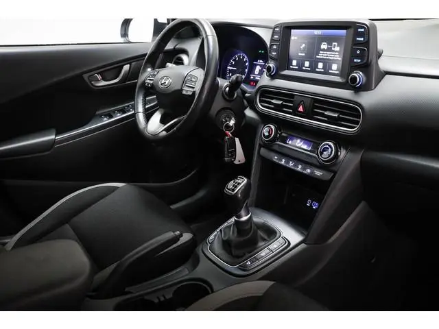 Hyundai Kona 1.0 T-GDI Comfort | CLIMA | STUUR / STOEL- VERWARMING | APPLE | CAMERA | TREKHAAK | 18"