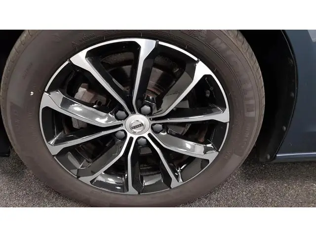 Volvo V60 2.0 B4 197 pk Automaat Momentum Pro  Navigatie Climate control Adaptive cruise Control Led...