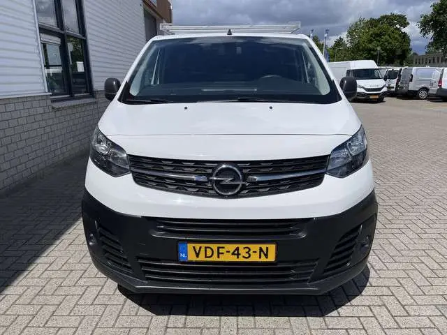 Opel Vivaro 2.0 CDTI 122pk L2H1 Edition / vaste prijs rijklaar € 13.950 ex btw / lease vanaf € 235 / euro 6 / bpm vrij / trekhaak / ingerichte laadruimte / imperial / airco / trekhaak !