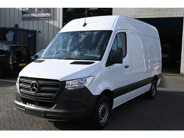 Mercedes-Benz Sprinter 316 CDI L2H2 RWD 3500kg Trekhaak, MBUX met camera, Etc.