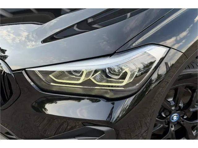 BMW X1 xDrive25e | Elektrische Klep | PDC V + A | LED | Apple Carplay | DAB | 20x op voorraad !