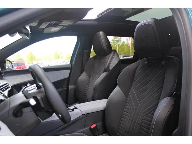 Peugeot e-5008