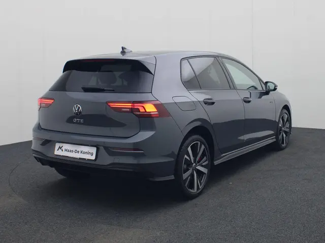 Volkswagen Golf 1.5eHybrid 200kW/272PK GTE · Navigatie · Apple/Android · Camera + Parkeersensoren ·...