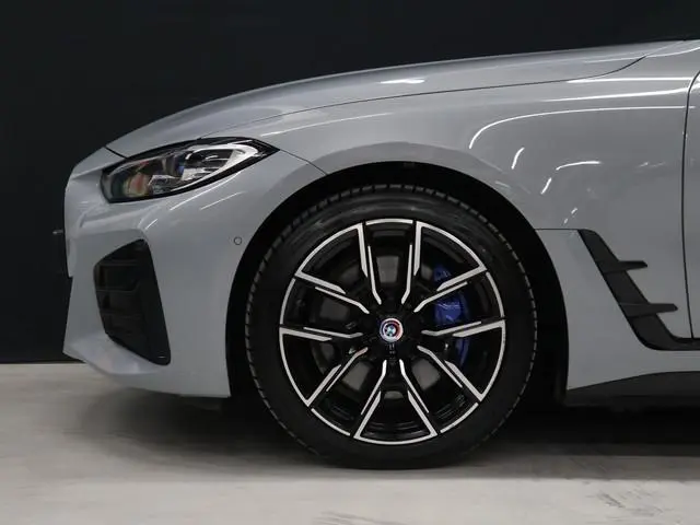 BMW i4 M50 High Executive 84 kWh [SOH 95%, TREKHAAK, APPLE CARPLAY, HEAD-UP DISPLAY, STOELVERWARMING...