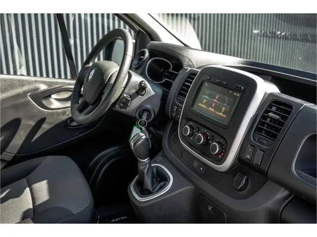 Renault Trafic 2.0 dCi 145 L2H1 | Automaat | 145 PK | 3-Zits | Camera | Cruise | Airco | Trekhaak