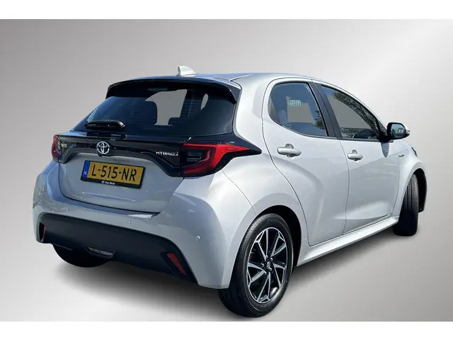 Toyota Yaris 1.5 Hybrid Dynamic, Parkeersensoren , Navigatie, Dealer onderhouden!