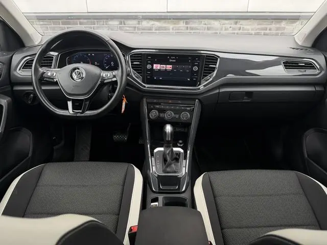 Volkswagen T-Roc 1.5 TSI Sport | Pano | Trekhaak | LED | Carplay | Camera | Virtual Cockpit | PDC