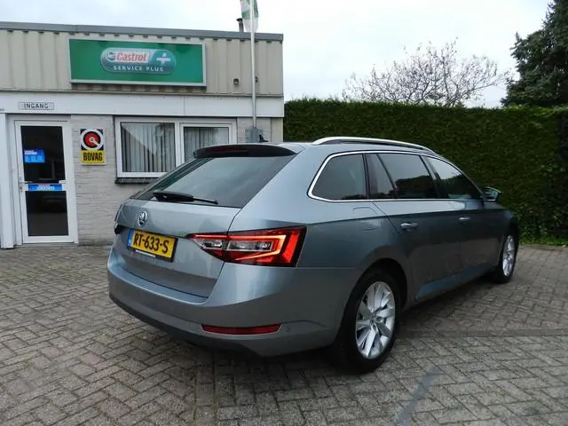 Skoda Superb Combi 1.4 TSI ACT Style Business - ACC - Park.H V&A - Park Cam - Panoramadak - Apple Ca...