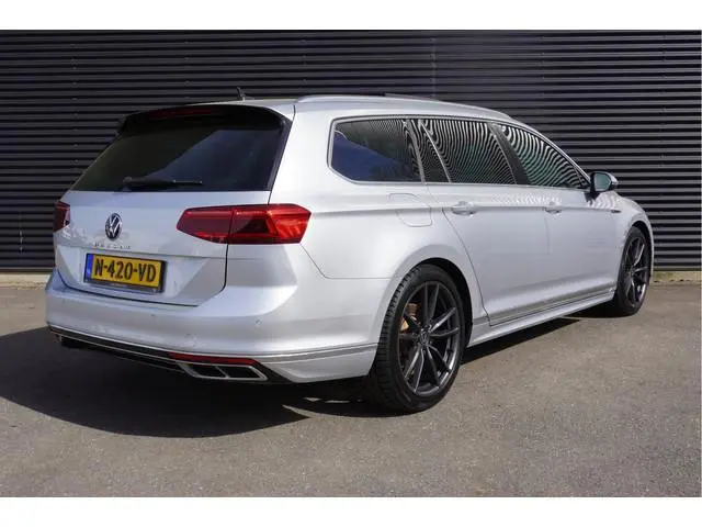 Volkswagen Passat Variant 1.5 TSI Automaat R-Line Panoramadak Apple Carplay Digitaal dashboard Navig...