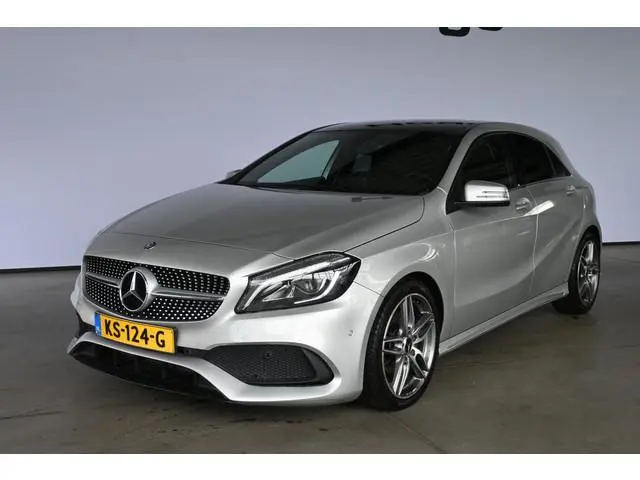 Mercedes-Benz A-klasse 160 Ambition AMG Automaat Navigatie LED Rijklaaprijs Inruil Mogelijk!