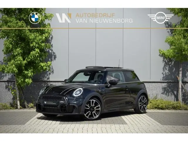 MINI 3-Deurs 2.0 Cooper S John Cooper Works | Panoramadak | Harman-Kardon | HUD | Camera | Adaptive...