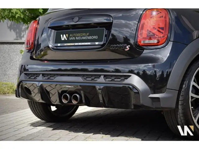 MINI 3-Deurs 2.0 Cooper S John Cooper Works | Panoramadak | Harman-Kardon | HUD | Camera | Adaptive...