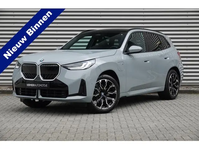 BMW X3 30e xDrive M-Sport | Panodak | Trekhaak | Memory | Driving Assistant | Iconic Glow |