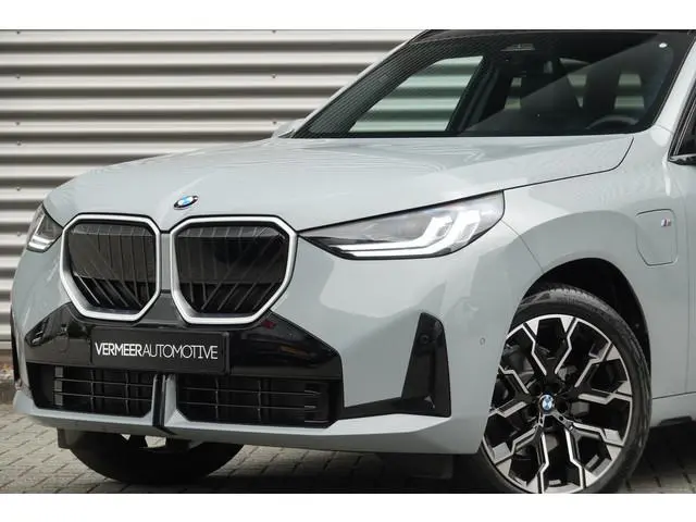 BMW X3 30e xDrive M-Sport | Panodak | Trekhaak | Memory | Driving Assistant | Iconic Glow |