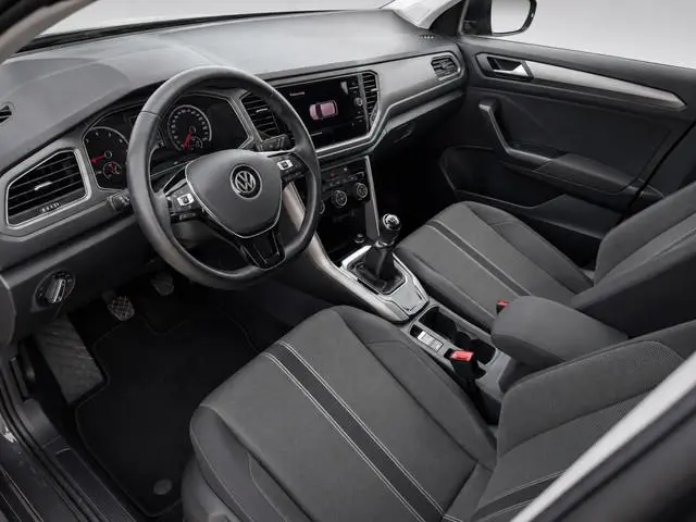 Volkswagen T-Roc 1.0 TSI Style Business- Stoelverwarming, Acc Cruise, Trekhaak, Led, Privacy Glass