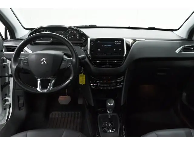 Peugeot 2008 PureTech 110 EAT6 Allure | Trekhaak | Apple Carplay | Parkeersensoren | Stoelverwarming