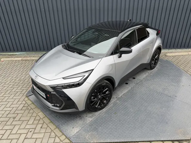 Toyota C-HR 2.0 Plug-in Hybrid 220 GR SPORT | Pano dak | Head-up | Rijklaar!!!