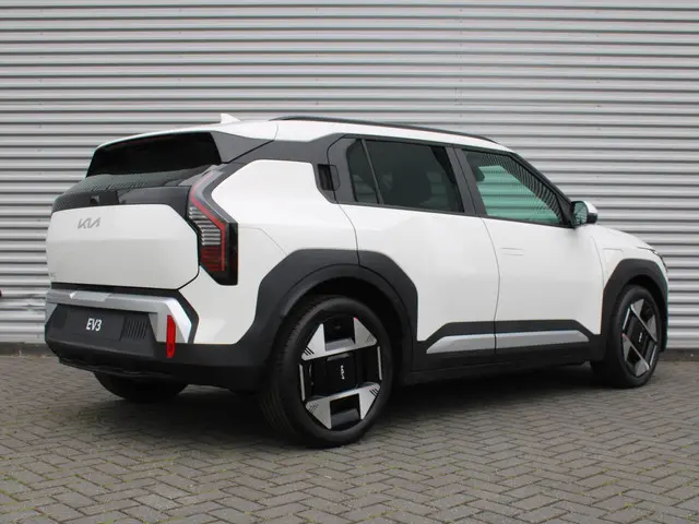 Kia EV3 Plus Advanced 81.4 kWh | Nieuw | Direct leverbaar | Actieradius tot 563 km (WLTP) | 18% bijt...