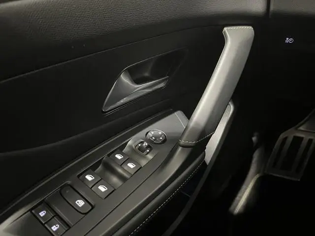 Peugeot e-308