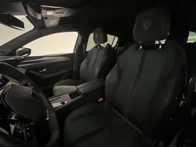 Peugeot e-308