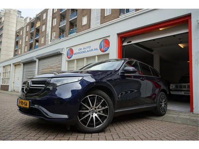Mercedes-Benz EQC 400 4MATIC AMG Line Premium Plus * BURMESTER * ADAPTIVE * Lane departure stuurcorr...