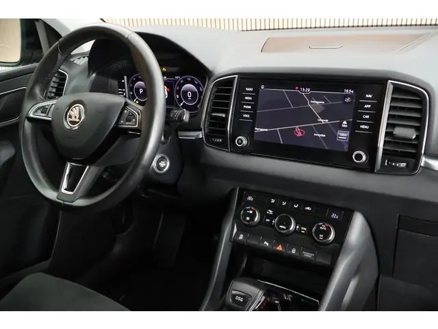Skoda Karoq 1.5 TSI ACT 150pk DSG Business Edition Trekhaak Camera Keyless Sportstoelen Virtual Cock...