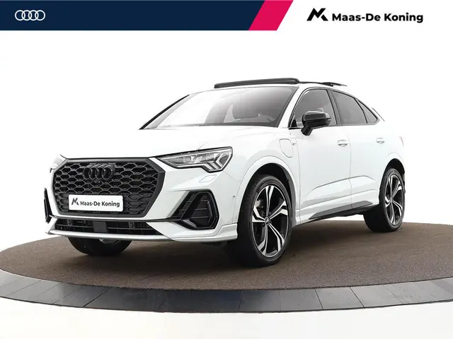 Audi Q3 Sportback 45 TFSI e S Edition · Panoramadak · 360 Camera · Sonos Audio · Apple/Android Car P...