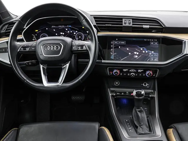 Audi Q3 Sportback 45 TFSI e S Edition · Panoramadak · 360 Camera · Sonos Audio · Apple/Android Car P...