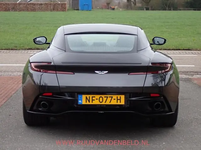 Aston Martin DB11