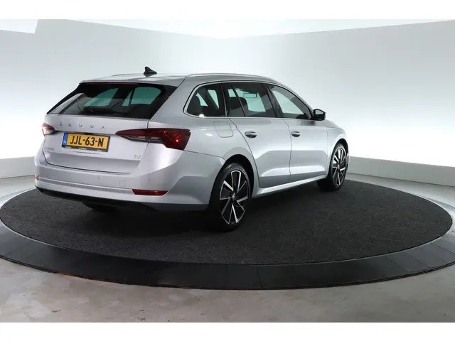 ŠKODA Octavia Combi 1.4 TSI iV PHEV Business Edition | STOEL- STUURVERW. | CAMERA | CARPLAY | 