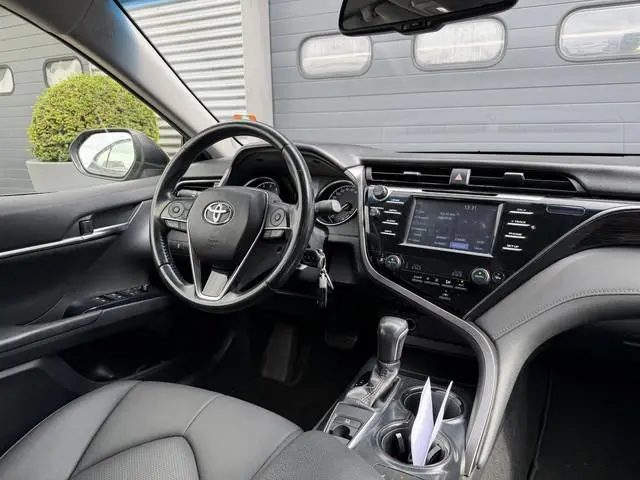 Toyota Camry 2.5 Hybrid Dynamic | Camera | Lederen Bekleding | Stoelverwarming | Lichtmetalen Velgen...