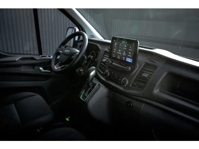 Ford Transit Custom 2.0 TDCI L2H1 Trend | 130 PK | Automaat | Carplay | Camera | Cruise | Airco | 3-...